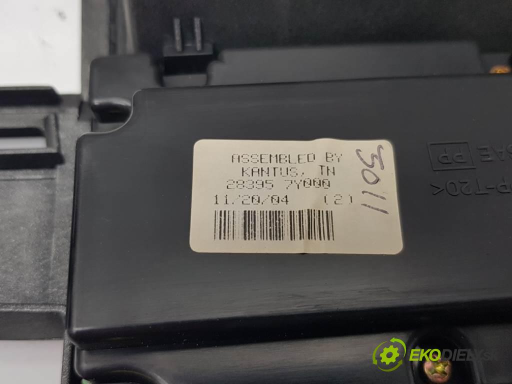 NISSAN MAXIMA A34 2005 258 kW A34 3498 RADIO 283957Y000 (Audio zariadenia)