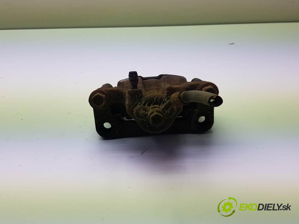 NISSAN MAXIMA A34 2005 258 kW A34 3498 Brzdič strmeň zad ľavy  (Ostatné)