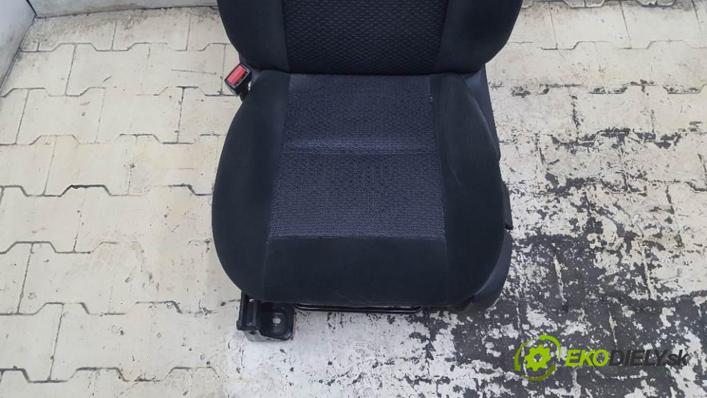 FORD C-MAX I  2008 90 kW I  1560 Sedadlo ľavy  (Sedačky, sedadlá)