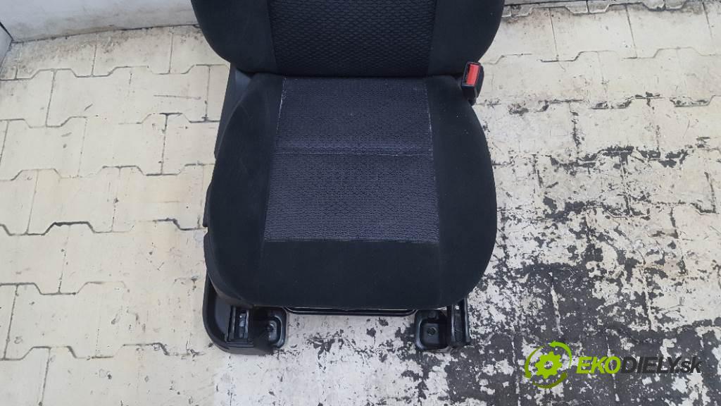 FORD C-MAX I  2008 90 kW I  1560 Sedadlo pravy  (Sedačky, sedadlá)