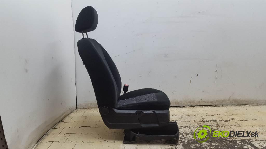FORD C-MAX I  2008 90 kW I  1560 Sedadlo pravy  (Sedačky, sedadlá)