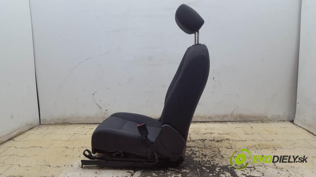 VOLKSWAGEN TOURAN I 2004 101KM I 1896 Sedadlo pravy  (Sedačky, sedadlá)