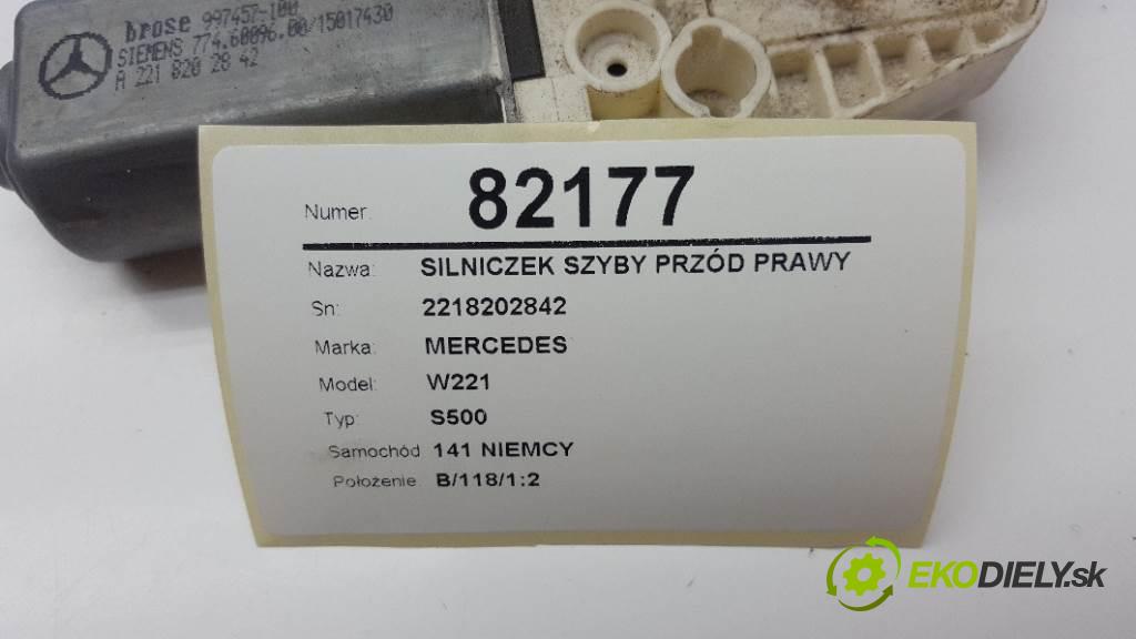 MERCEDES W221 S500 2008 388 kW S500 5.5 motorek okna přední část pravý 2218202842