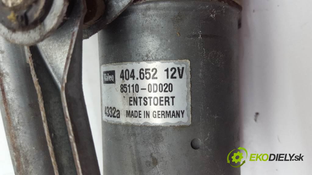 TOYOTA YARIS i 2002 50kw i 998 Mechanizmus stieračov predný 851100D020 5PIN (Motorčeky stieračov predné)