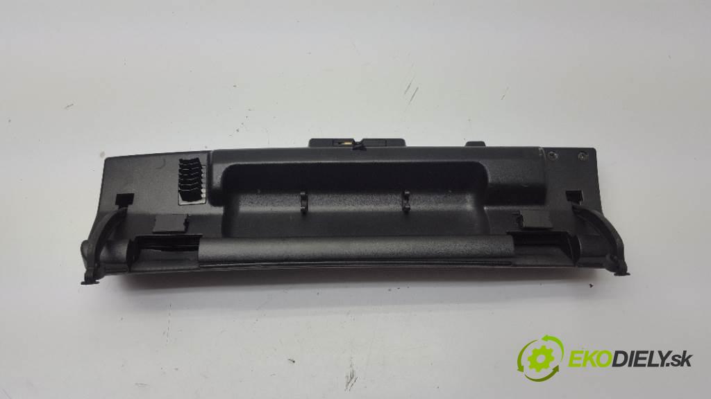 MERCEDES-BENZ W210    W208  Priehradka, kastlík spolujazdca  (Priehradky, kastlíky)