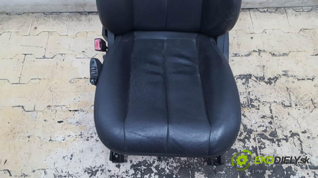 MERCEDES-BENZ W210    208  Sedadlo ľavy GRZANY (Sedačky, sedadlá)