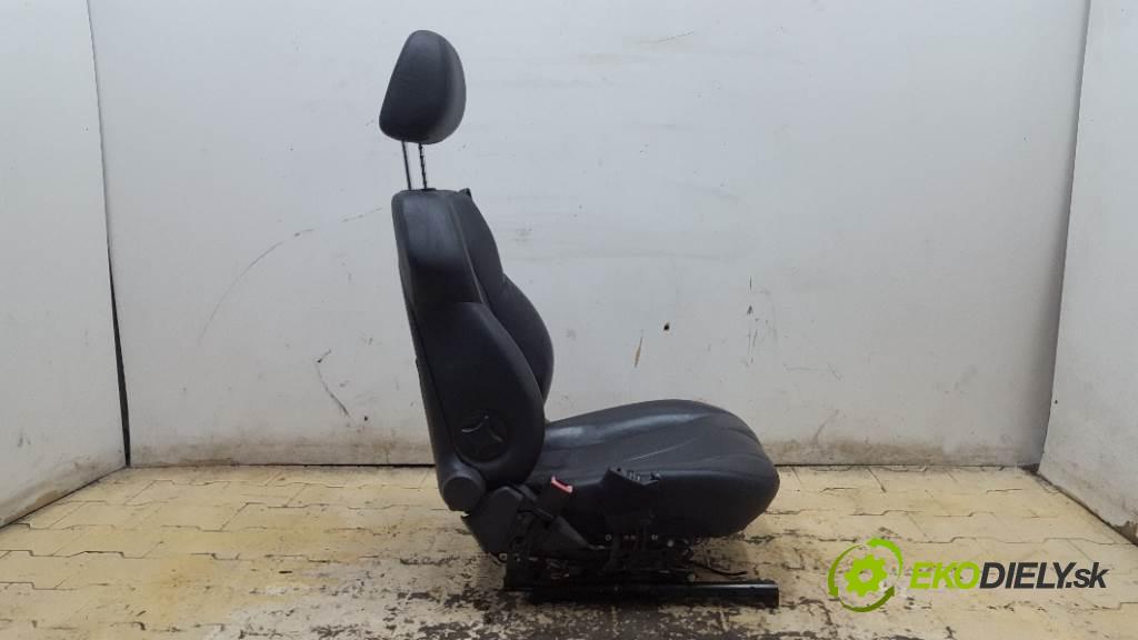 MERCEDES-BENZ W210    208  Sedadlo ľavy GRZANY (Sedačky, sedadlá)