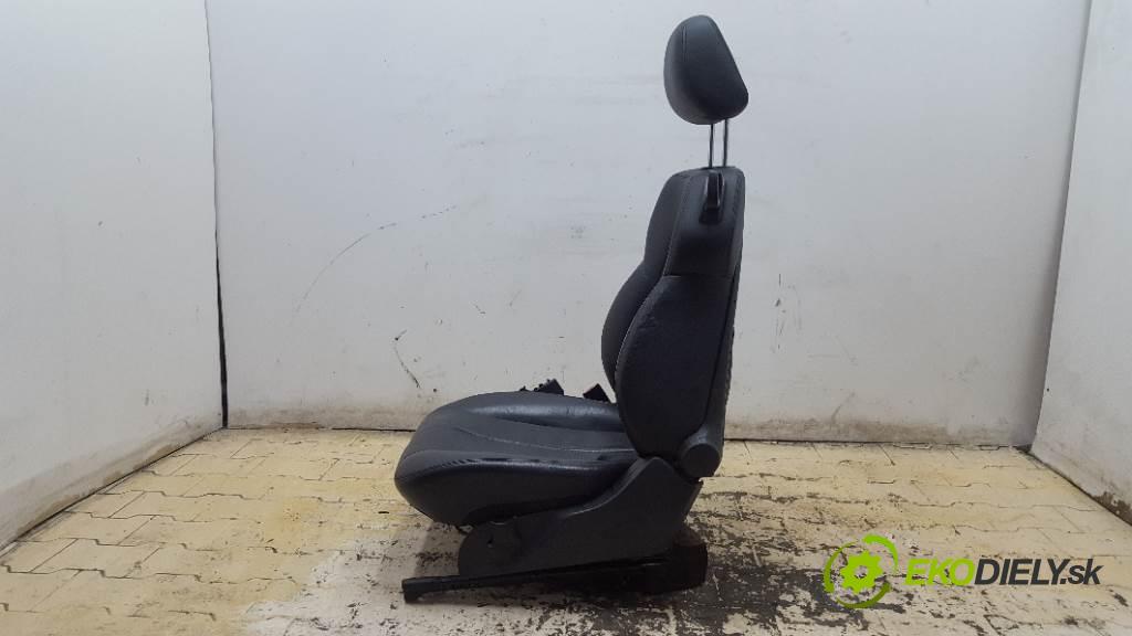 MERCEDES-BENZ W210    208  Sedadlo ľavy GRZANY (Sedačky, sedadlá)