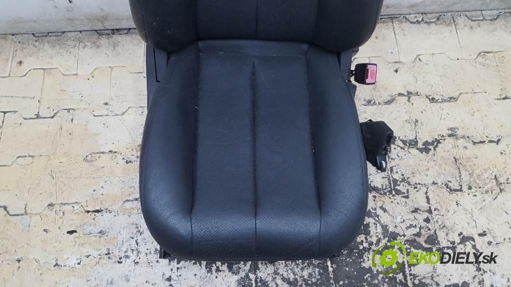 MERCEDES-BENZ W210    208  Sedadlo pravy GRZANY  (Sedačky, sedadlá)