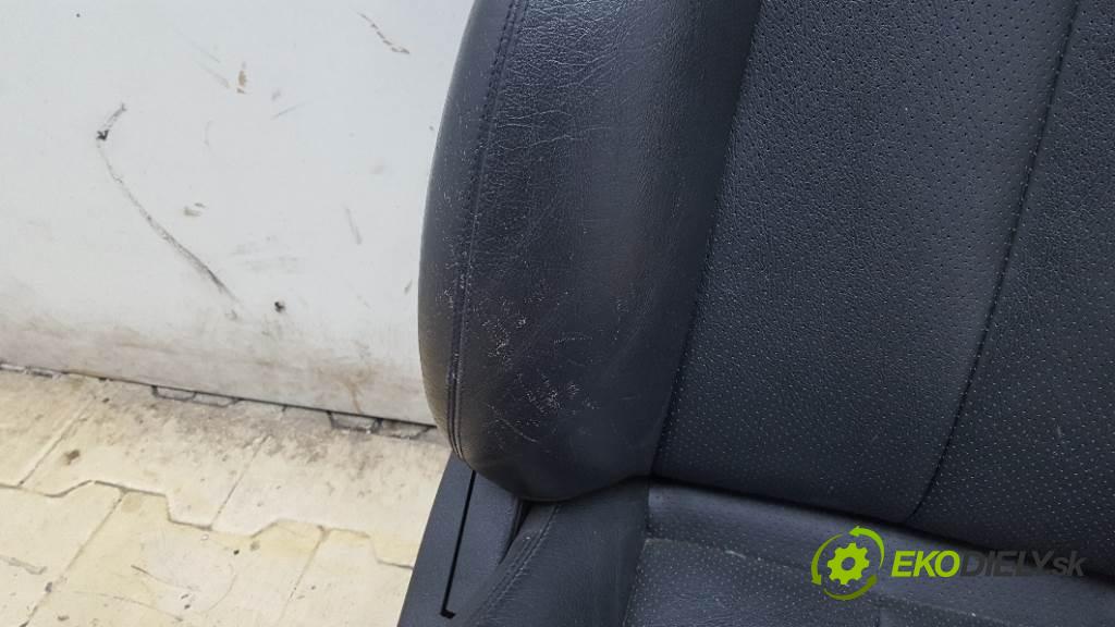 MERCEDES-BENZ W210    208  Sedadlo pravy GRZANY  (Sedačky, sedadlá)