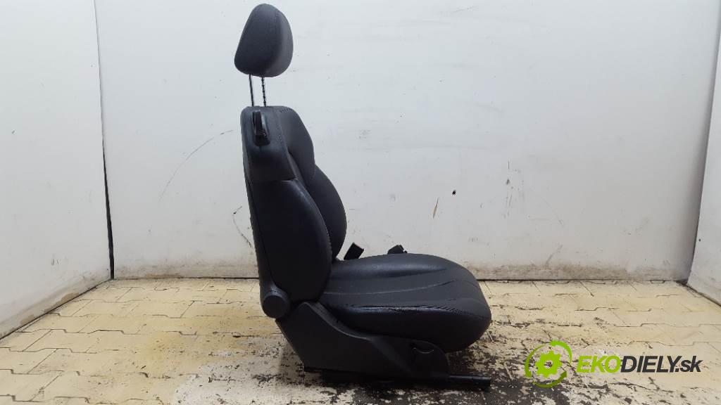 MERCEDES-BENZ W210    208  Sedadlo pravy GRZANY  (Sedačky, sedadlá)