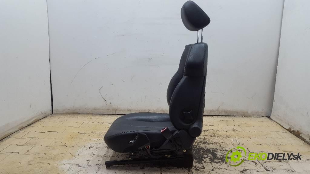 MERCEDES-BENZ W210    208  Sedadlo pravy GRZANY  (Sedačky, sedadlá)