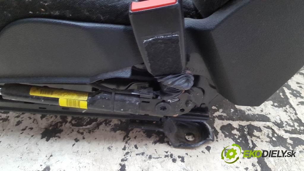 FORD FOCUS II MK2 2007 116 kW II MK2 1753 Sedadlo pravy  (Sedačky, sedadlá)