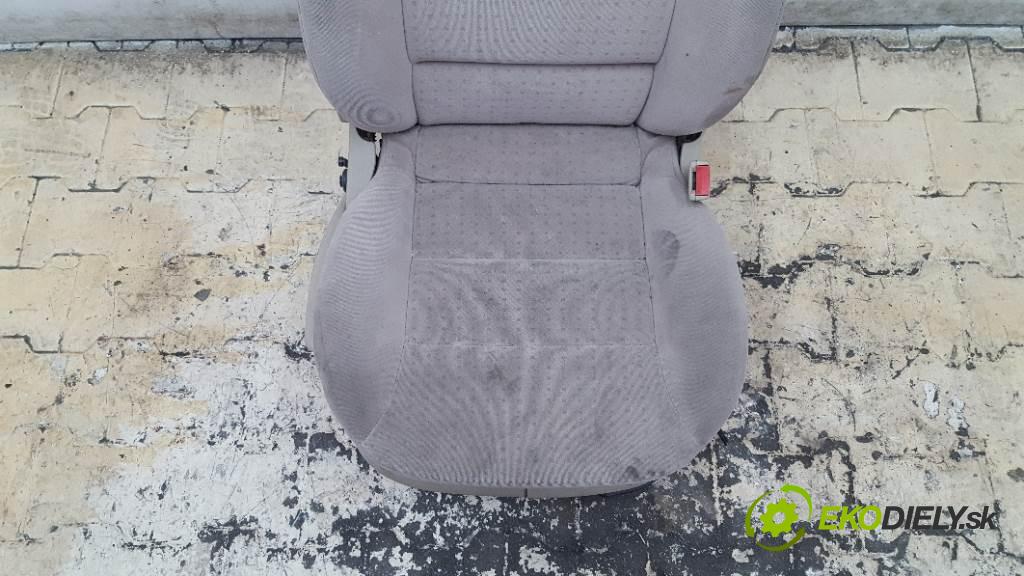 VOLKSWAGEN GOLF IV 1993 55KW IV 1598 Sedadlo pravy  (Sedačky, sedadlá)