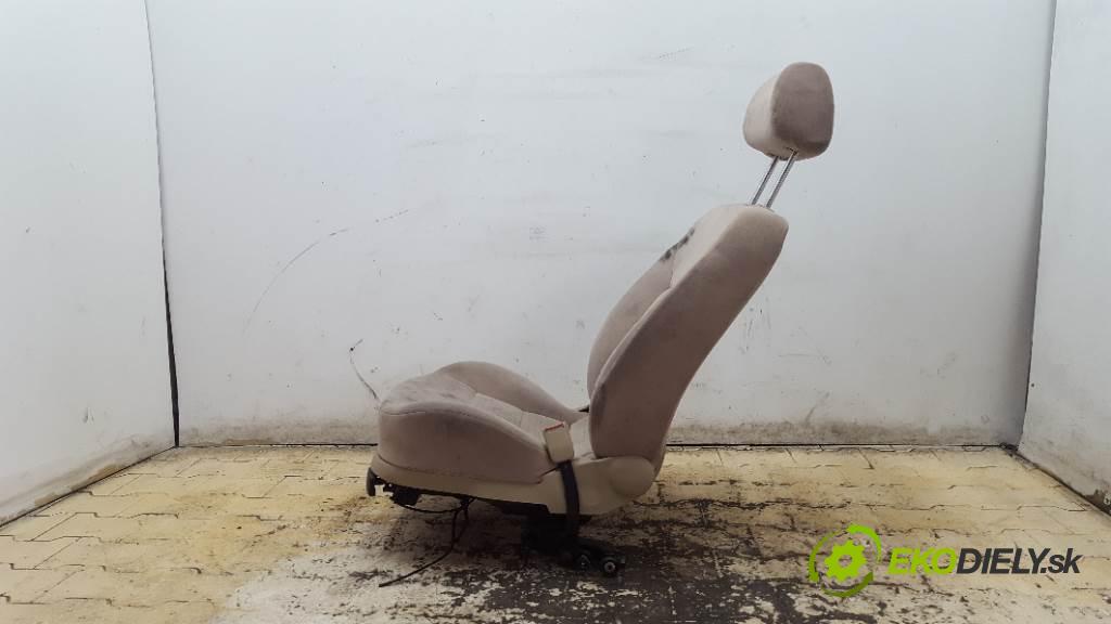 VOLKSWAGEN GOLF IV 1993 55KW IV 1598 Sedadlo pravy  (Sedačky, sedadlá)