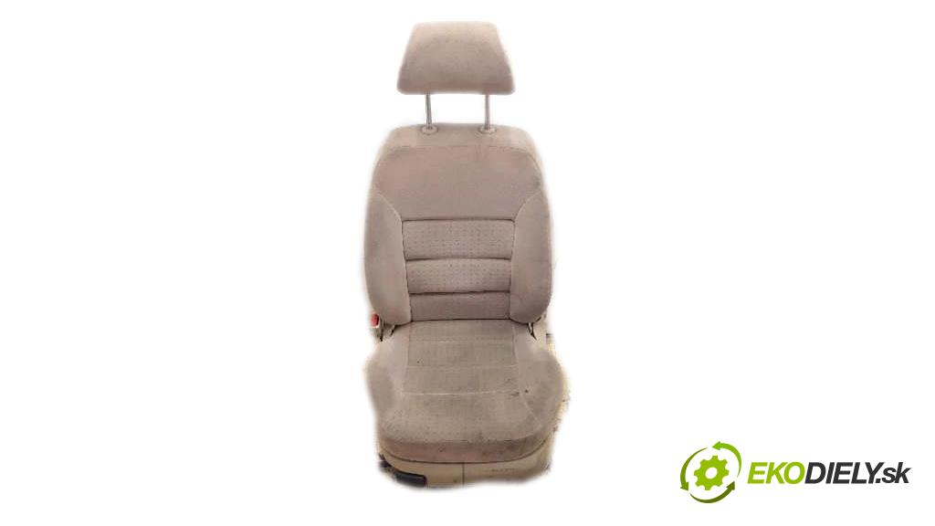 VOLKSWAGEN GOLF IV 1993 55KW IV 1598 Sedadlo ľavy  (Sedačky, sedadlá)