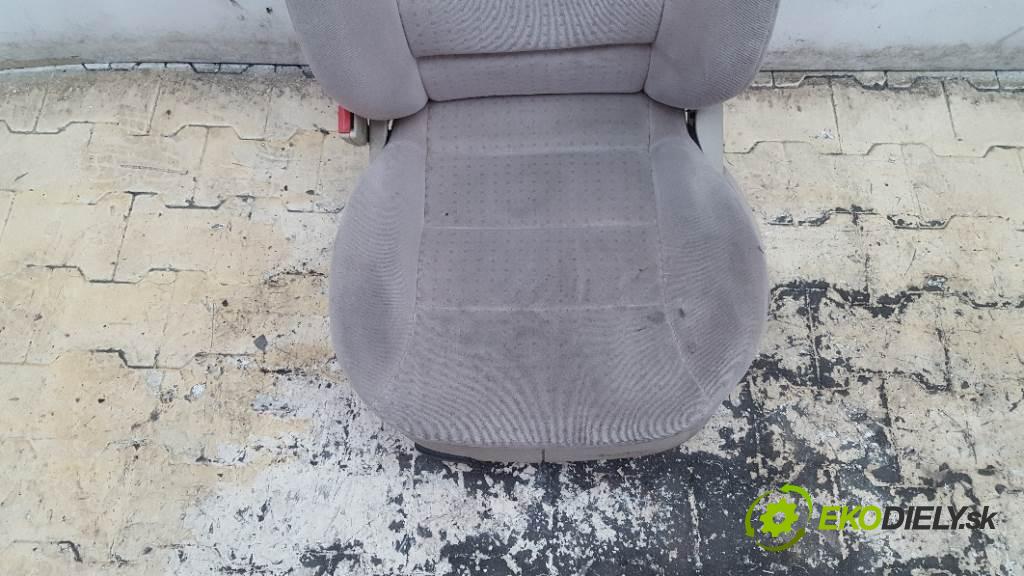 VOLKSWAGEN GOLF IV 1993 55KW IV 1598 Sedadlo ľavy  (Sedačky, sedadlá)