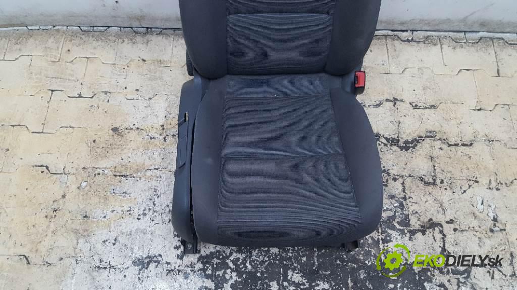 VOLKSWAGEN TOURAN I LIFT 2008 77KW I LIFT 1896 Sedadlo pravy  (Sedačky, sedadlá)