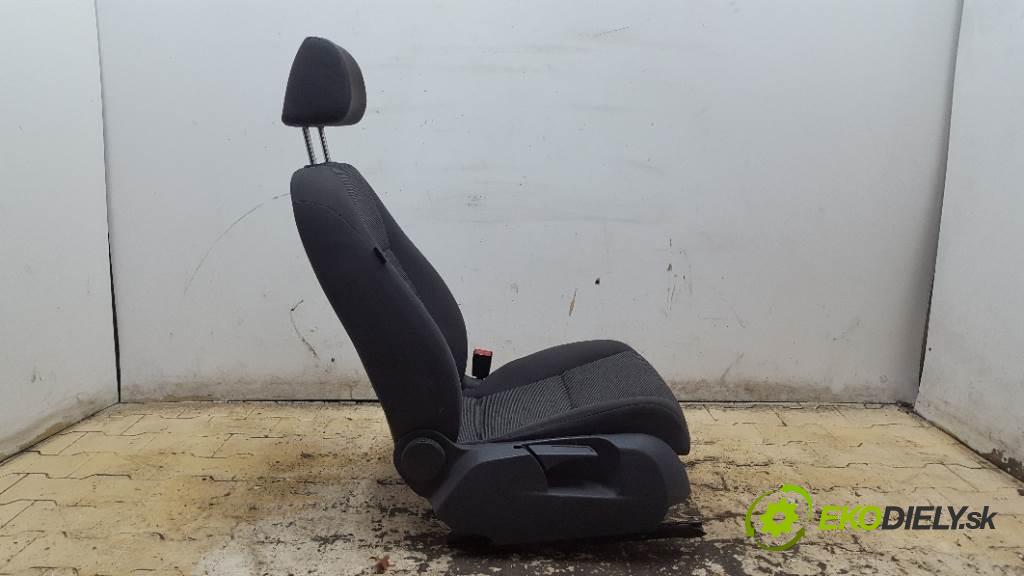 VOLKSWAGEN TOURAN I LIFT 2008 77KW I LIFT 1896 Sedadlo pravy  (Sedačky, sedadlá)