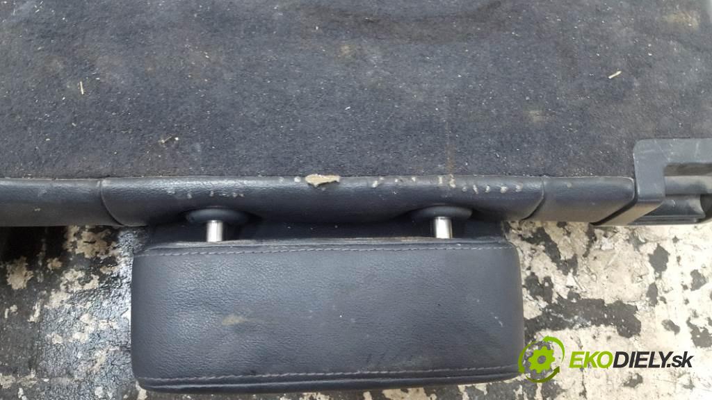 VOLKSWAGEN TOURAN I LIFT 2008 77KW I LIFT 1896 Sedadlo zad KOMPLET  (Sedačky, sedadlá)