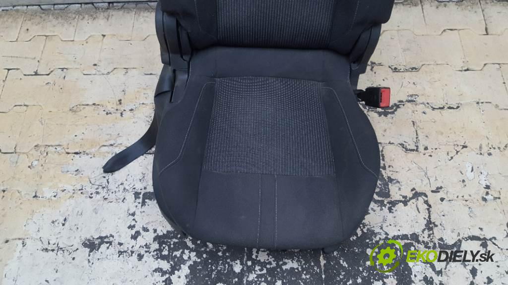 FORD B-MAX 1.0 EcoBoost 2013 92 kW  125 KM 1.0 EcoBoost 998,00 Sedadlo pravy  (Sedačky, sedadlá)