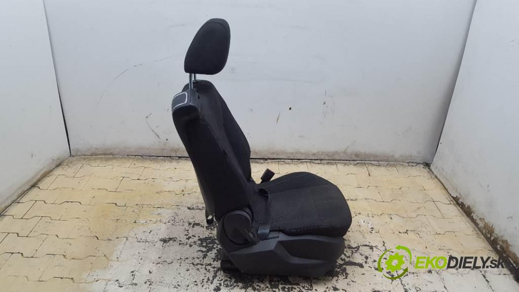 FORD B-MAX 1.0 EcoBoost 2013 92 kW  125 KM 1.0 EcoBoost 998,00 Sedadlo pravy  (Sedačky, sedadlá)