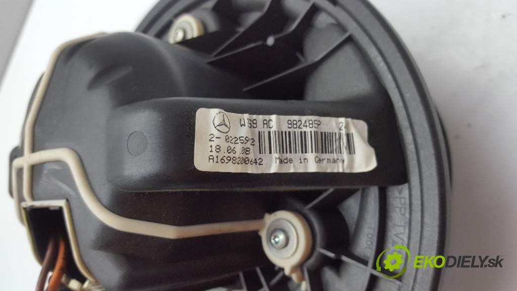 MERCEDES-BENZ W169   2008 70kw   1498 Ventilátor ventilátor kúrenia 1698200642 (Ventilátory kúrenia)