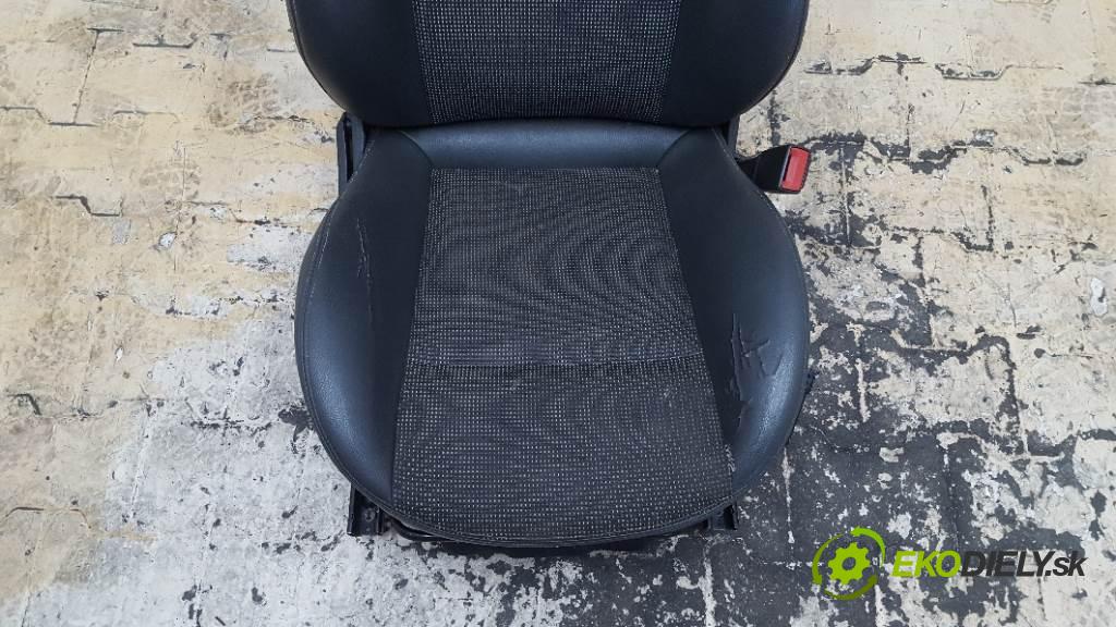 OPEL ZAFIRA B 2007 0 kW B 0 Sedadlo pravy  (Sedačky, sedadlá)