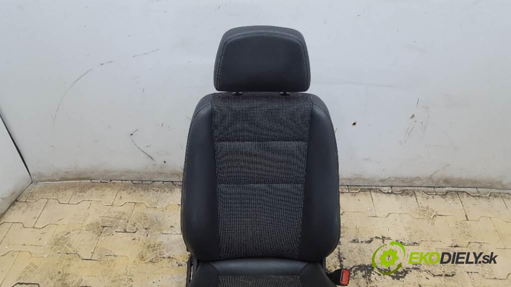 OPEL ZAFIRA B 2007 0 kW B 0 Sedadlo pravy  (Sedačky, sedadlá)