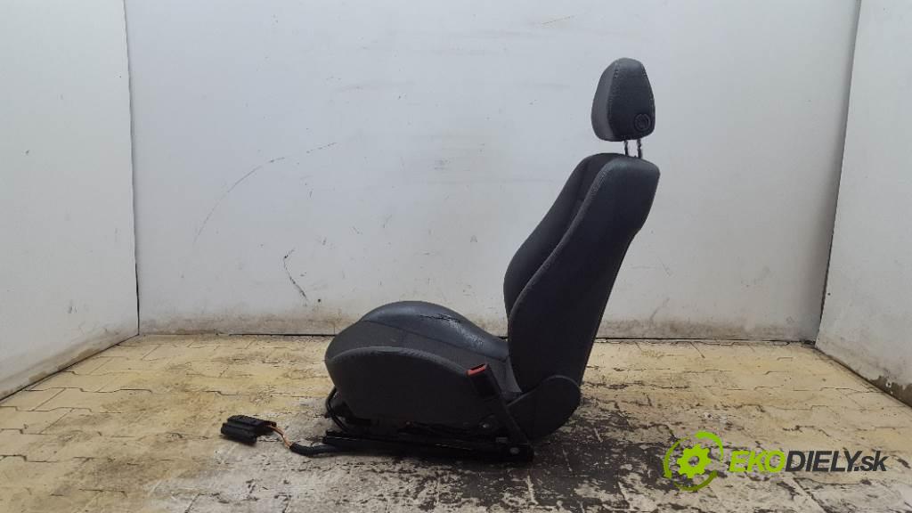 OPEL ZAFIRA B 2007 0 kW B 0 Sedadlo pravy  (Sedačky, sedadlá)