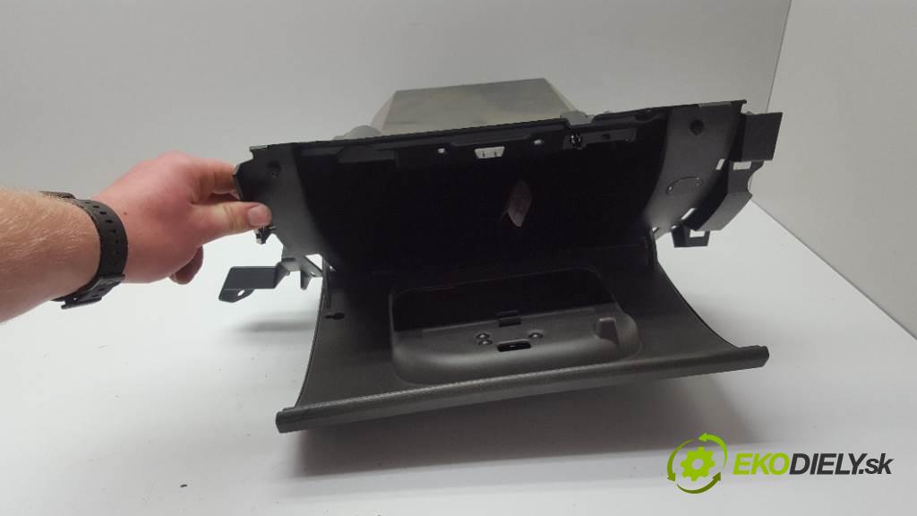 FORD KUGA I 2009 136 kW I 1997 Priehradka, kastlík spolujazdca  (Priehradky, kastlíky)