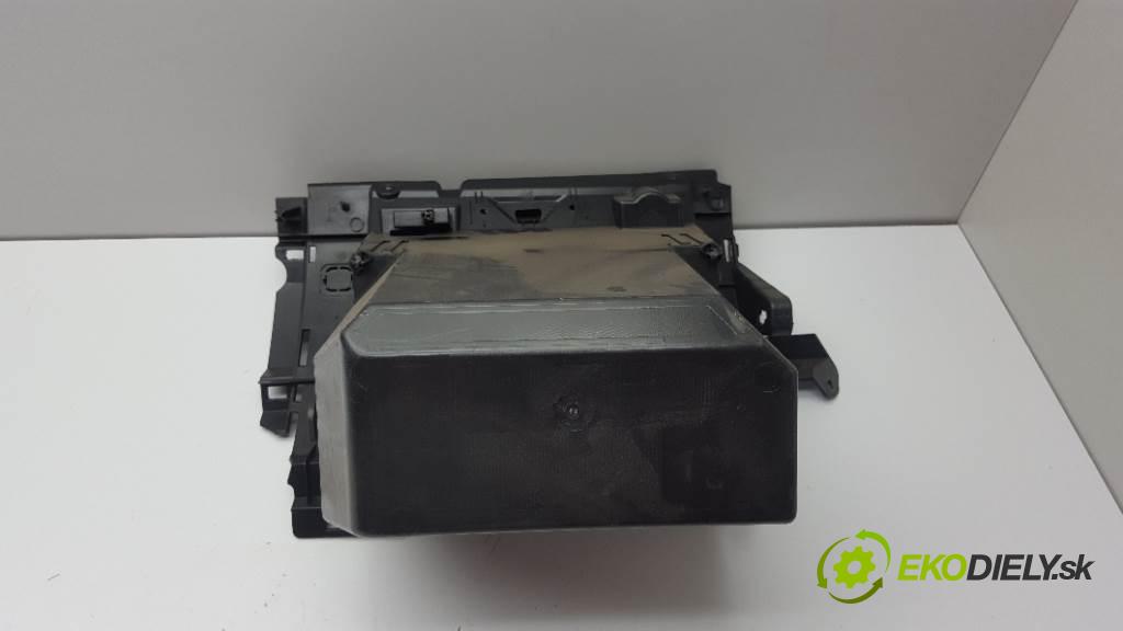 FORD KUGA I 2009 136 kW I 1997 Priehradka, kastlík spolujazdca  (Priehradky, kastlíky)