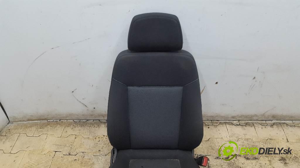 OPEL ZAFIRA B 2007 74kw B 1910 Sedadlo pravy  (Sedačky, sedadlá)