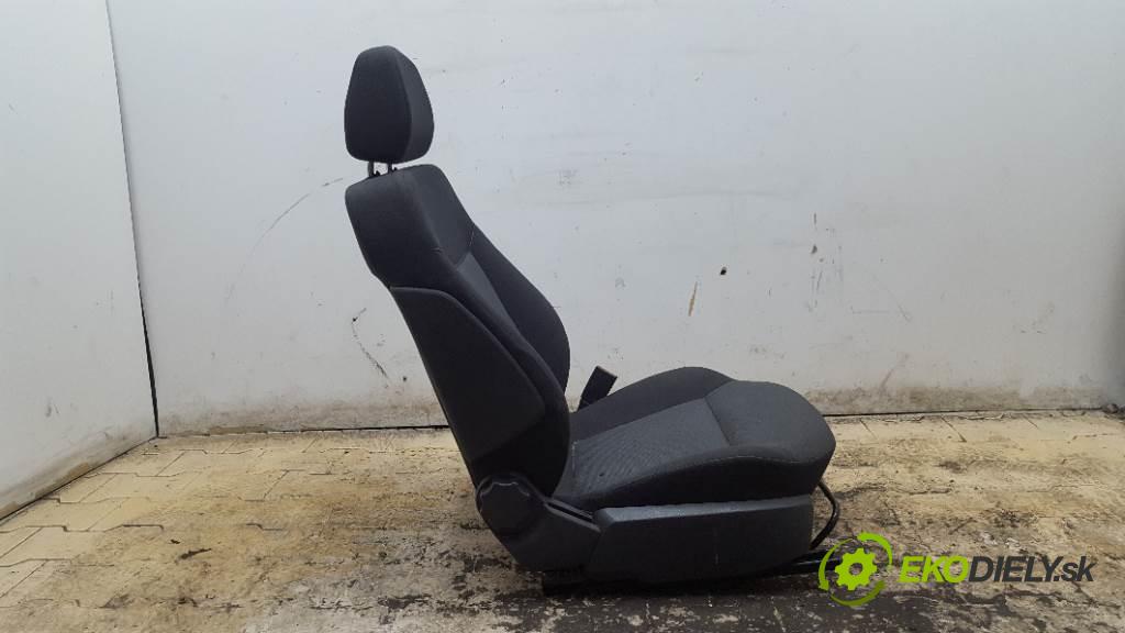 OPEL ZAFIRA B 2007 74kw B 1910 Sedadlo pravy  (Sedačky, sedadlá)