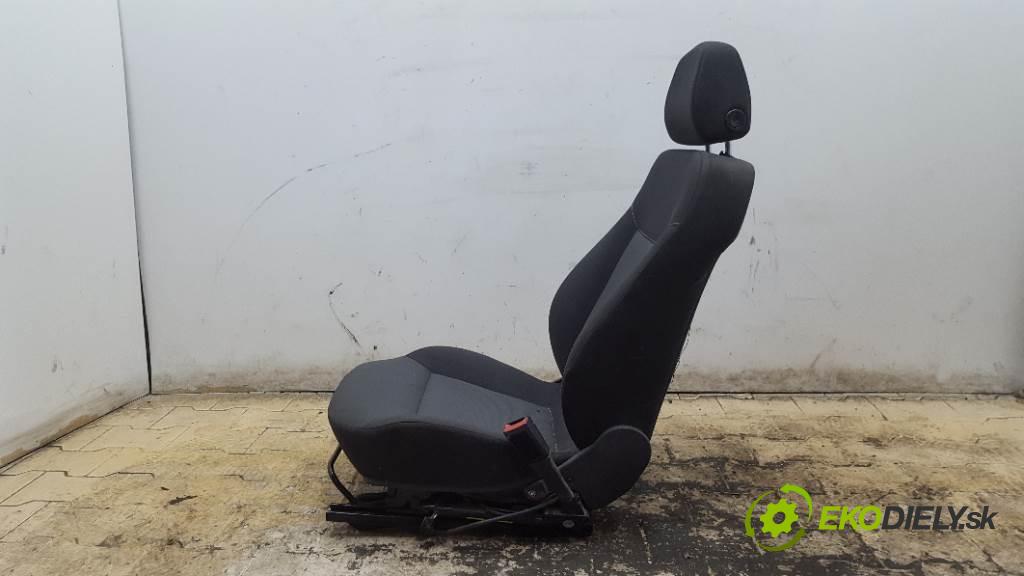 OPEL ZAFIRA B 2007 74kw B 1910 Sedadlo pravy  (Sedačky, sedadlá)
