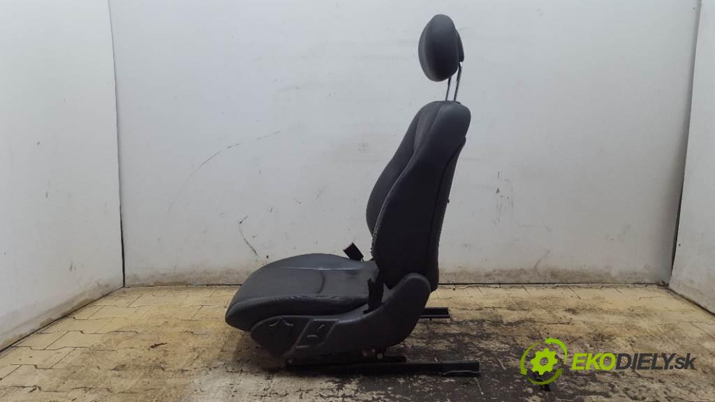 MERCEDES-BENZ C270 CDI W203 2001 125kw W203 2685 Sedadlo ľavy  (Sedačky, sedadlá)