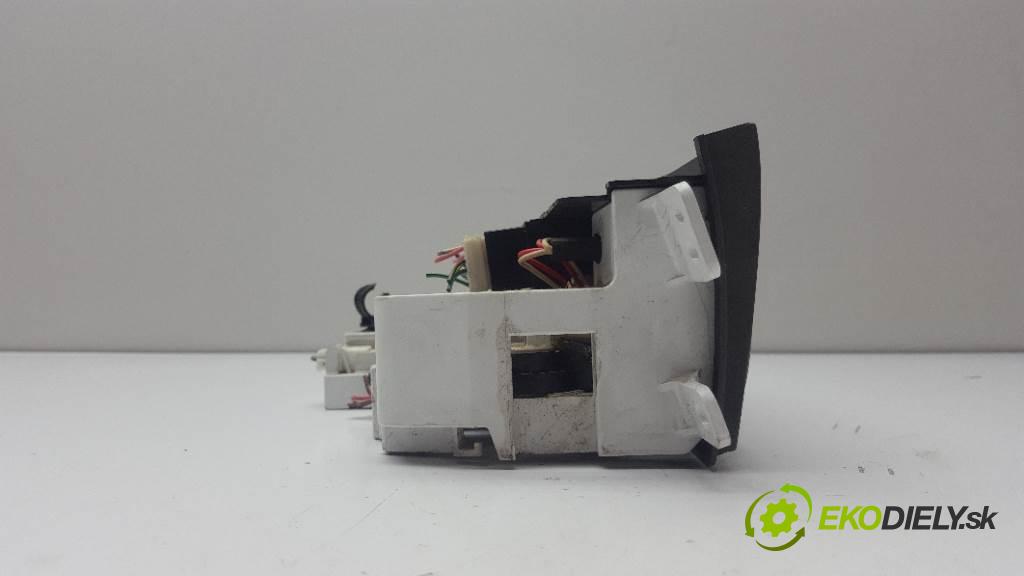 MAZDA PREMACY   2001 74kw   1840 Panel ovládania kúrenia CB08A / 1A30 (Prepínače, spínače, tlačidlá a ovládače kúrenia)