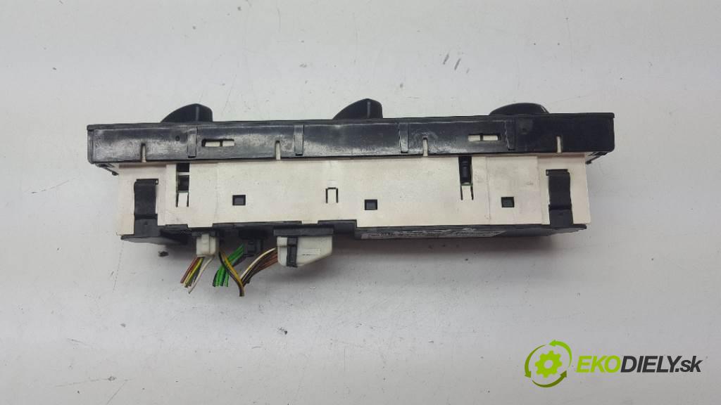 BMW E46  2002 85kW    1796 Panel ovládania kúrenia 6411 6 921 846 (Prepínače, spínače, tlačidlá a ovládače kúrenia)