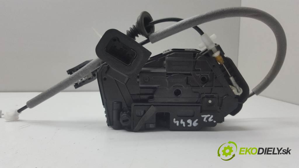 SKODA RAPID  2019 81kW    999 zámok zadní část levý 5TA839015
