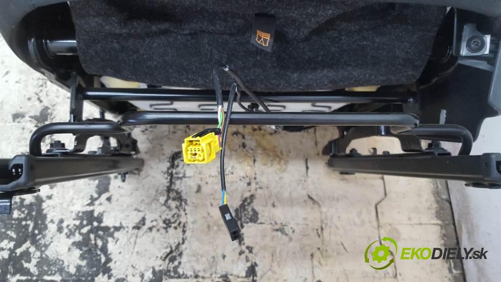 SKODA RAPID  2019 81kW    999 Sedadlo ľavy BRAK PODUSZKI (Sedačky, sedadlá)