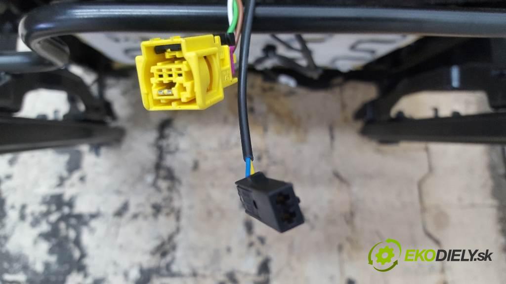 SKODA RAPID  2019 81kW    999 Sedadlo ľavy BRAK PODUSZKI (Sedačky, sedadlá)