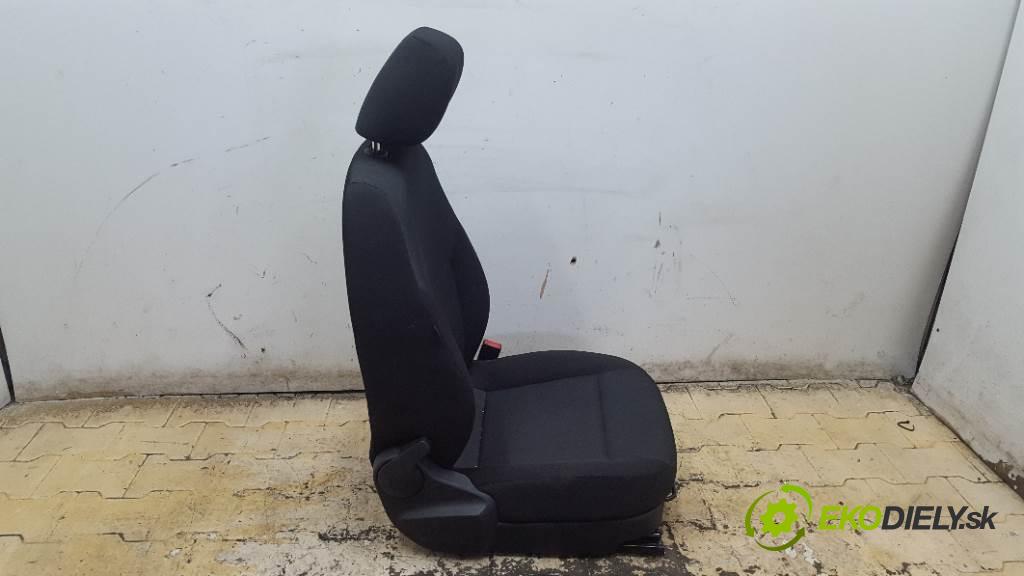 SKODA RAPID  2019 81kW    999 Sedadlo pravy  (Sedačky, sedadlá)