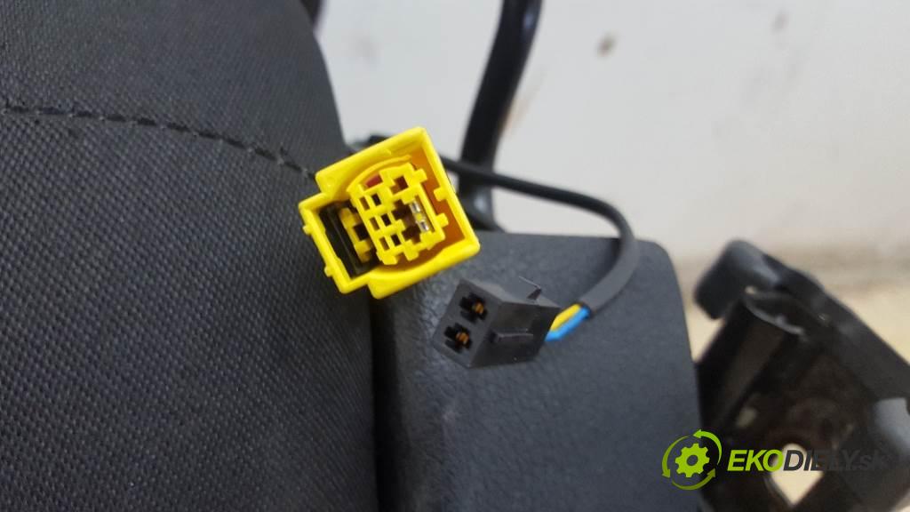 SKODA RAPID  2019 81kW    999 Sedadlo pravy  (Sedačky, sedadlá)