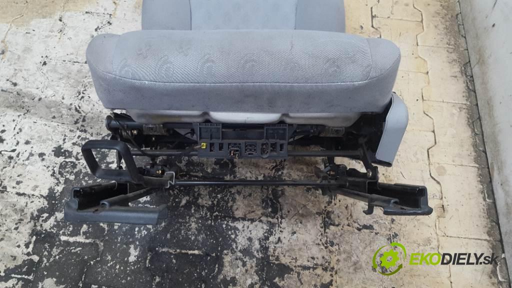 MERCEDES-BENZ C W203 W203 2003 105kw W203 2148 Sedadlo ľavy  (Sedačky, sedadlá)
