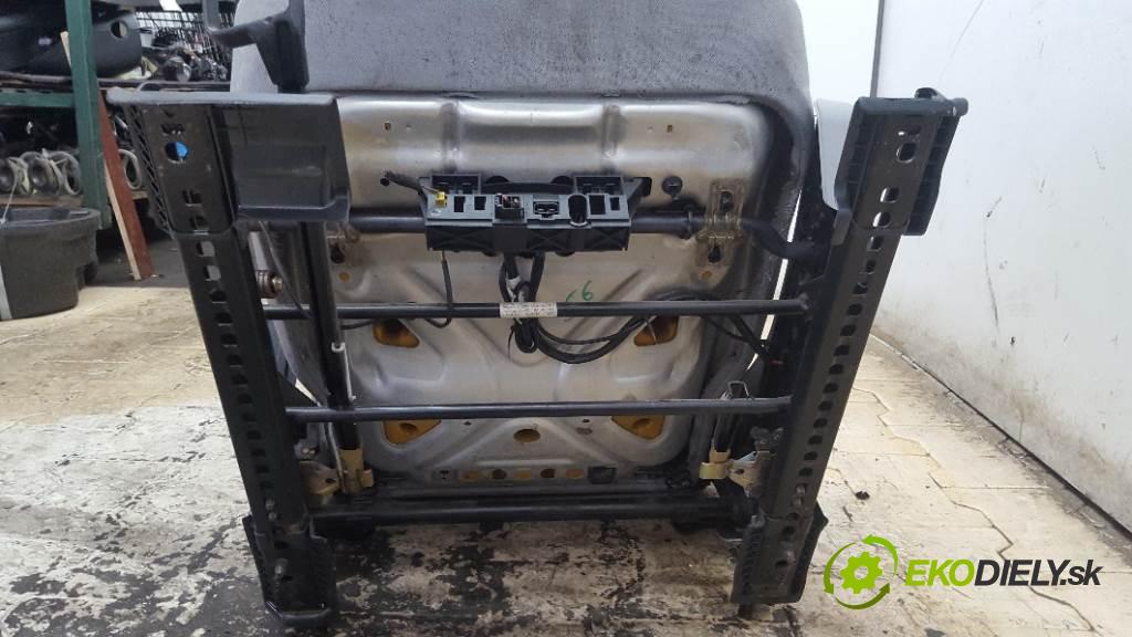 MERCEDES-BENZ C W203 W203 2003 105kw W203 2148 Sedadlo ľavy  (Sedačky, sedadlá)