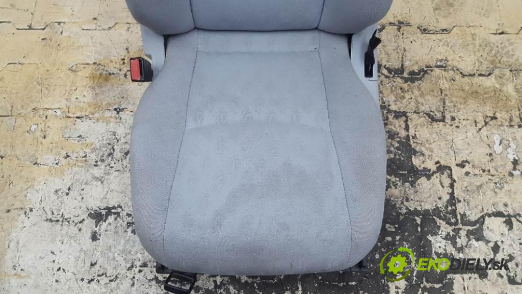 MERCEDES-BENZ C W203 W203 2003 105kw W203 2148 Sedadlo ľavy  (Sedačky, sedadlá)