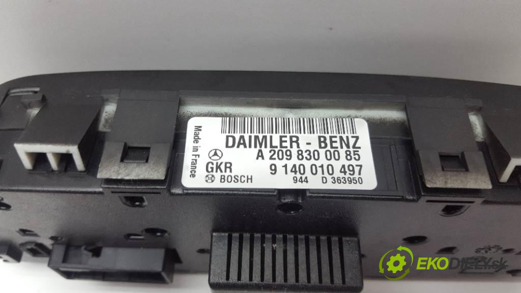 MERCEDES-BENZ C W203 W203 2003 105kw W203 2148 Panel ovládania kúrenia 2098300085 (Prepínače, spínače, tlačidlá a ovládače kúrenia)