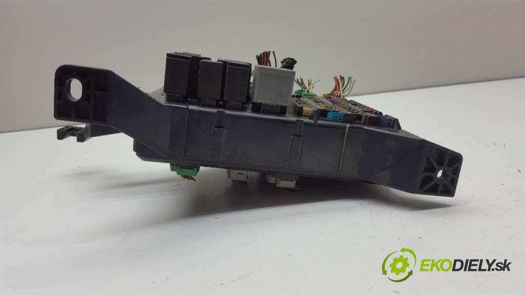 FORD MONDEO MK3 2002 105kw MK3 1999 skříňka poistková 1S7T-14A073-AE (Pojistkové skříňky)