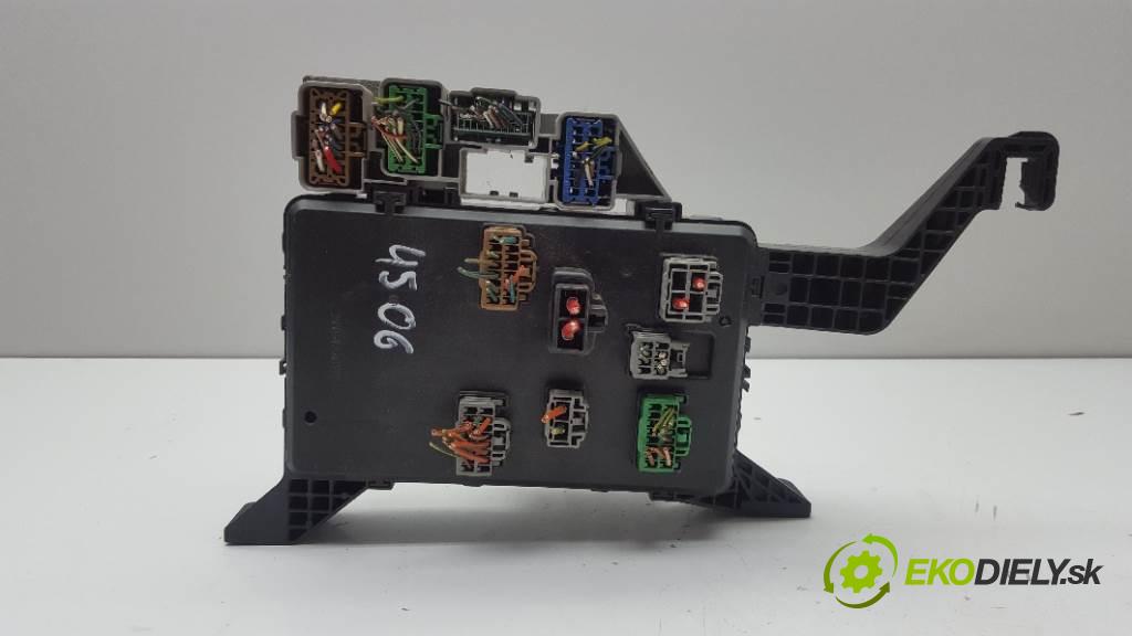 FORD MONDEO MK3 2002 105kw MK3 1999 skříňka poistková 1S7T-14A073-AE (Pojistkové skříňky)