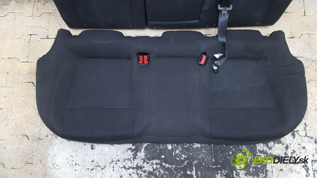 OPEL INSIGNIA   2011 118kw   1956 Sedadlo zad  (Sedačky, sedadlá)